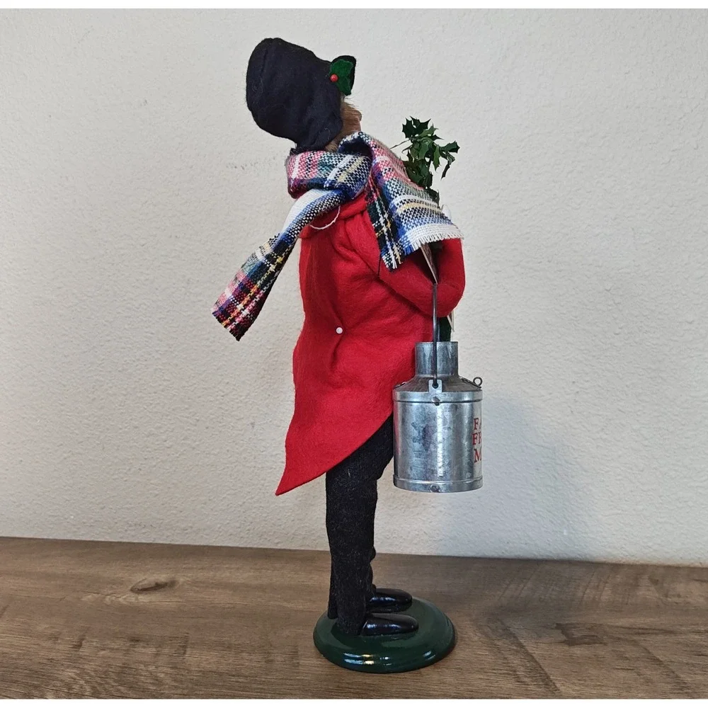 Byers Choice 2004 Caroler Figurine Christmas Red Green Milkman Limited Ed 27/100